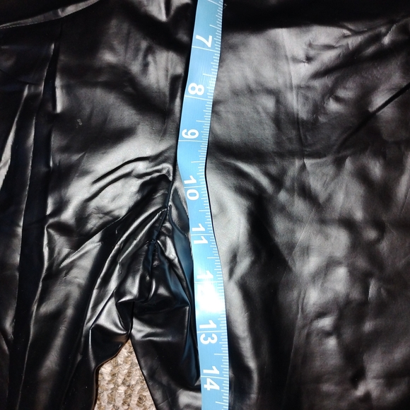 Chic Black Faux Leather Trousers - Picture 3 of 6